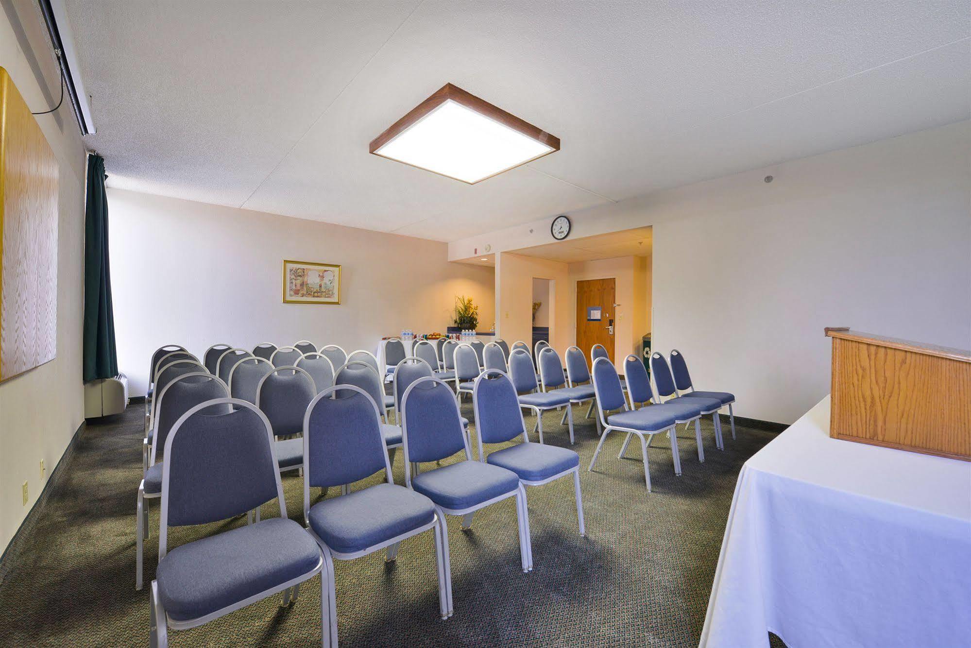 Greenstay Hotel & Suites Central Спрингфилд Экстерьер фото
