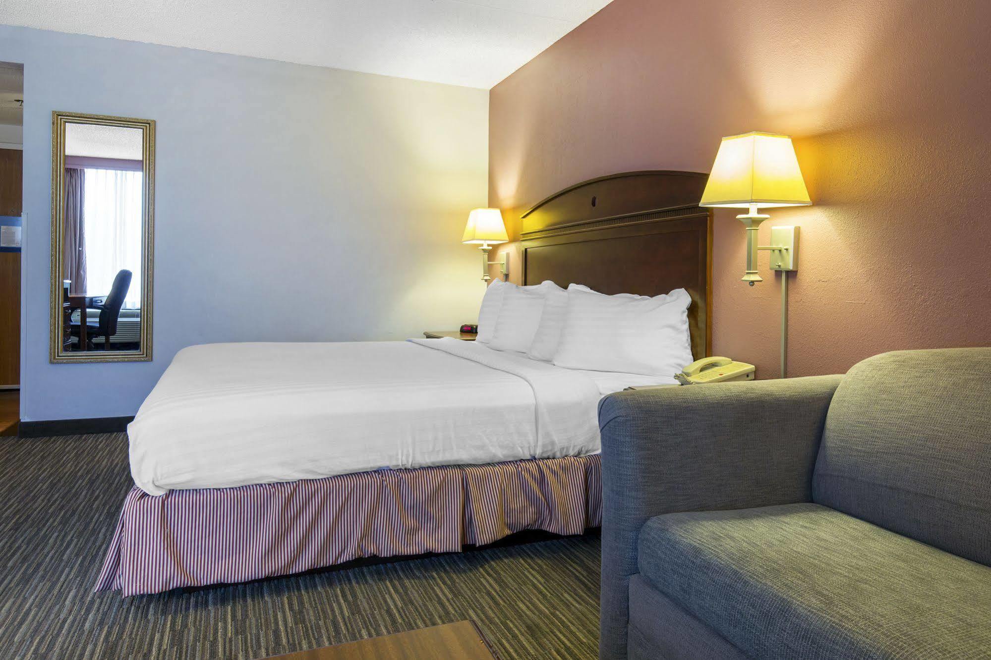 Greenstay Hotel & Suites Central Спрингфилд Экстерьер фото