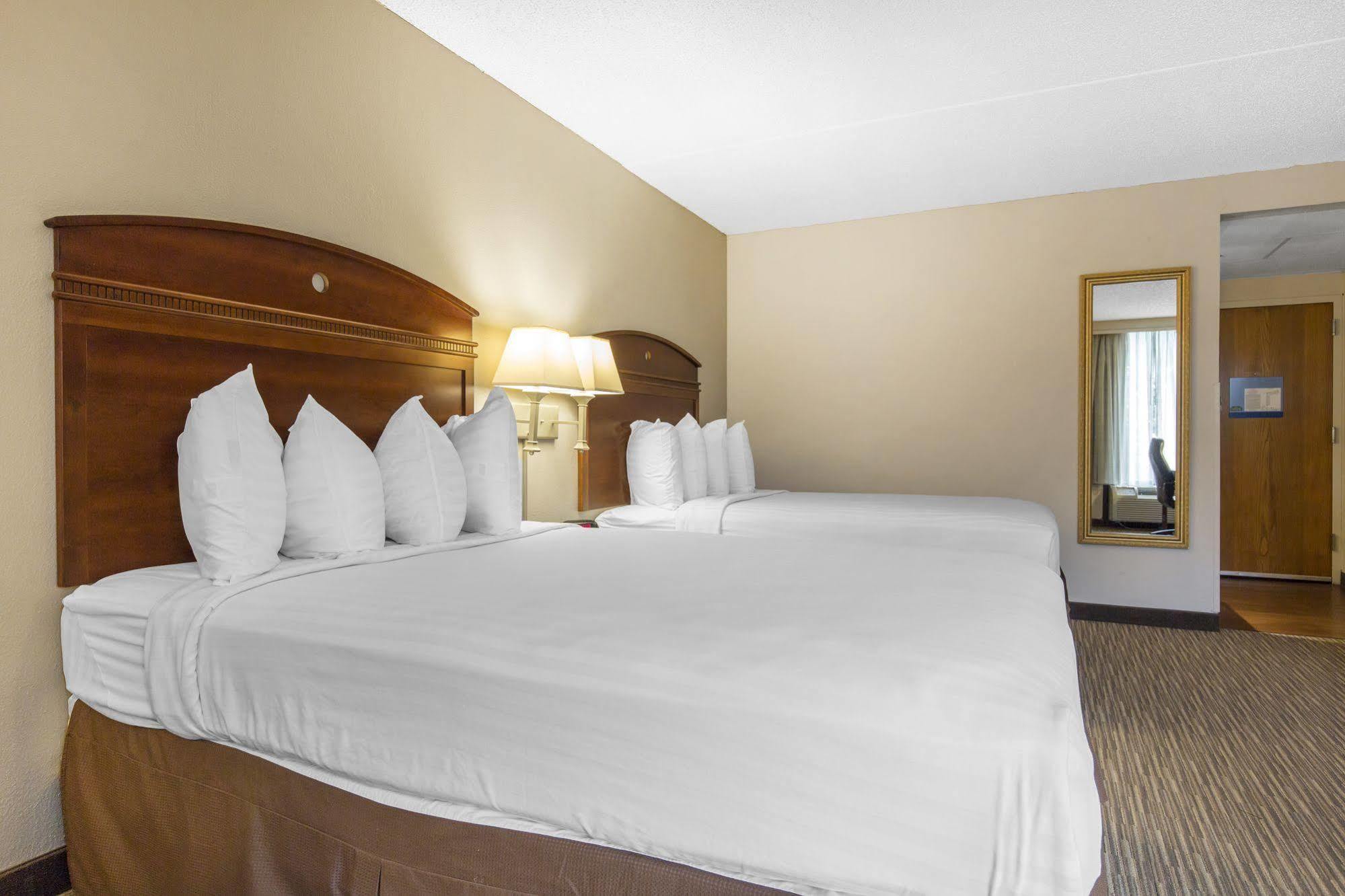 Greenstay Hotel & Suites Central Спрингфилд Экстерьер фото